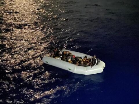 Yunanistan açıklarında 6 gün denizde kaldılar. Hayatını kaybeden 22 göçmen denize atıldı